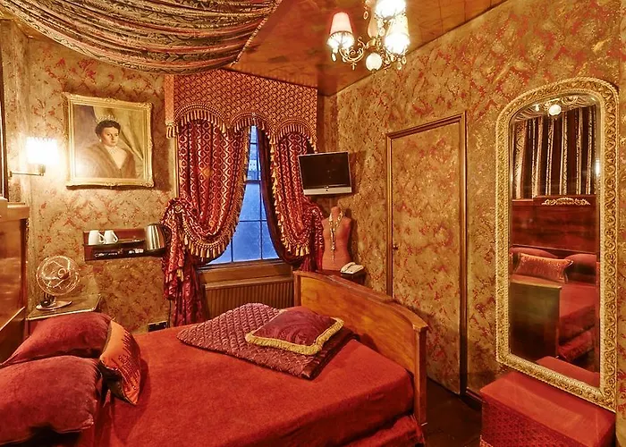 Pavilion Hotel
